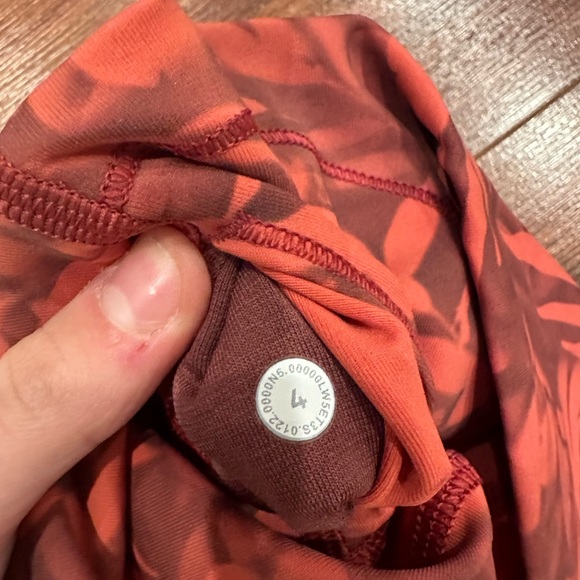 Red lululemon 25 Leggings - Picture 3 of 3